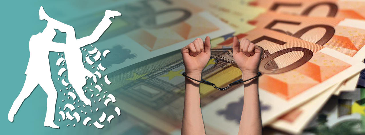 Geldscheine im Hintergrund, ein Mann schüttelt einem anderen Geld aus den Taschen, rechts im Bild Hände in Handschellen